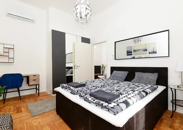 Akacfa 7 Two Bedroom Central Apartment